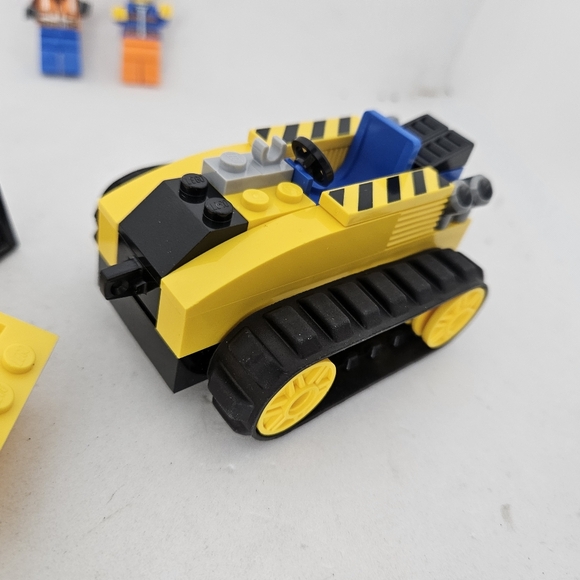 LEGO CITY Construction Bulldozer (60252) & Incomplete With Minifigures NO Box.  - Picture 3 of 11